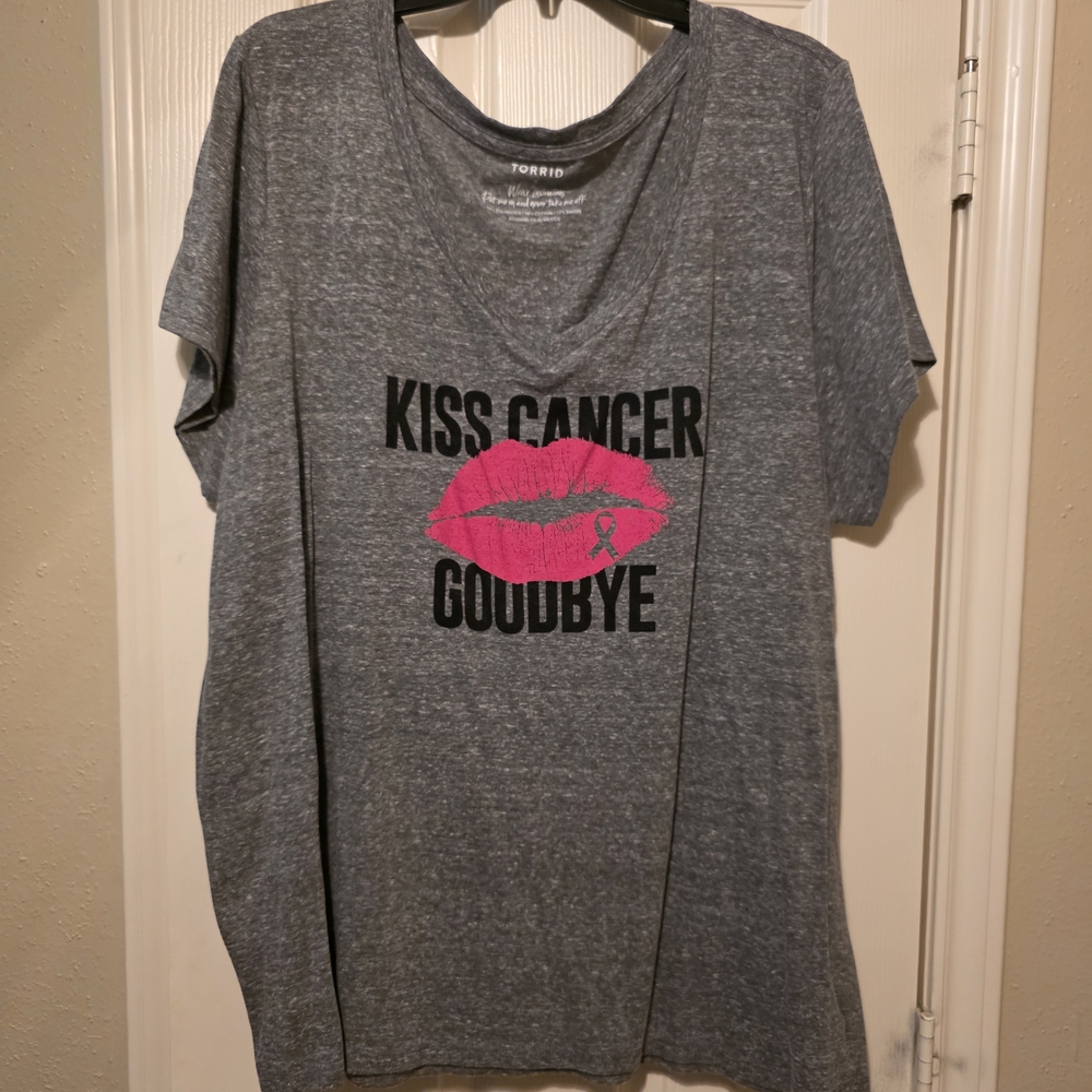 Gray Graphic Tee with Pink Lips